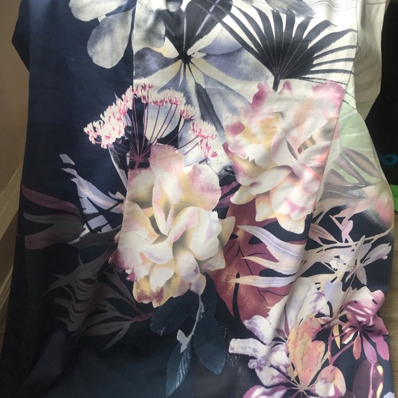 Summer blow out $9!! White with florals Ladies dress. - Picture 12 of 12